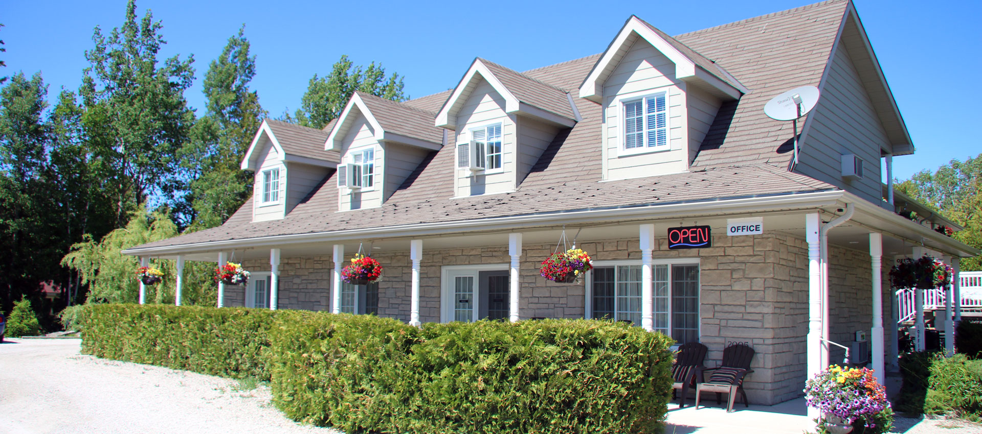 Tobermory's Sparkling Clean Boutique Motel<br>Recently renovated with Outdoor Hot Tub and upgraded with all brand new and brand name furniture and Luxury Sealy Mattress.